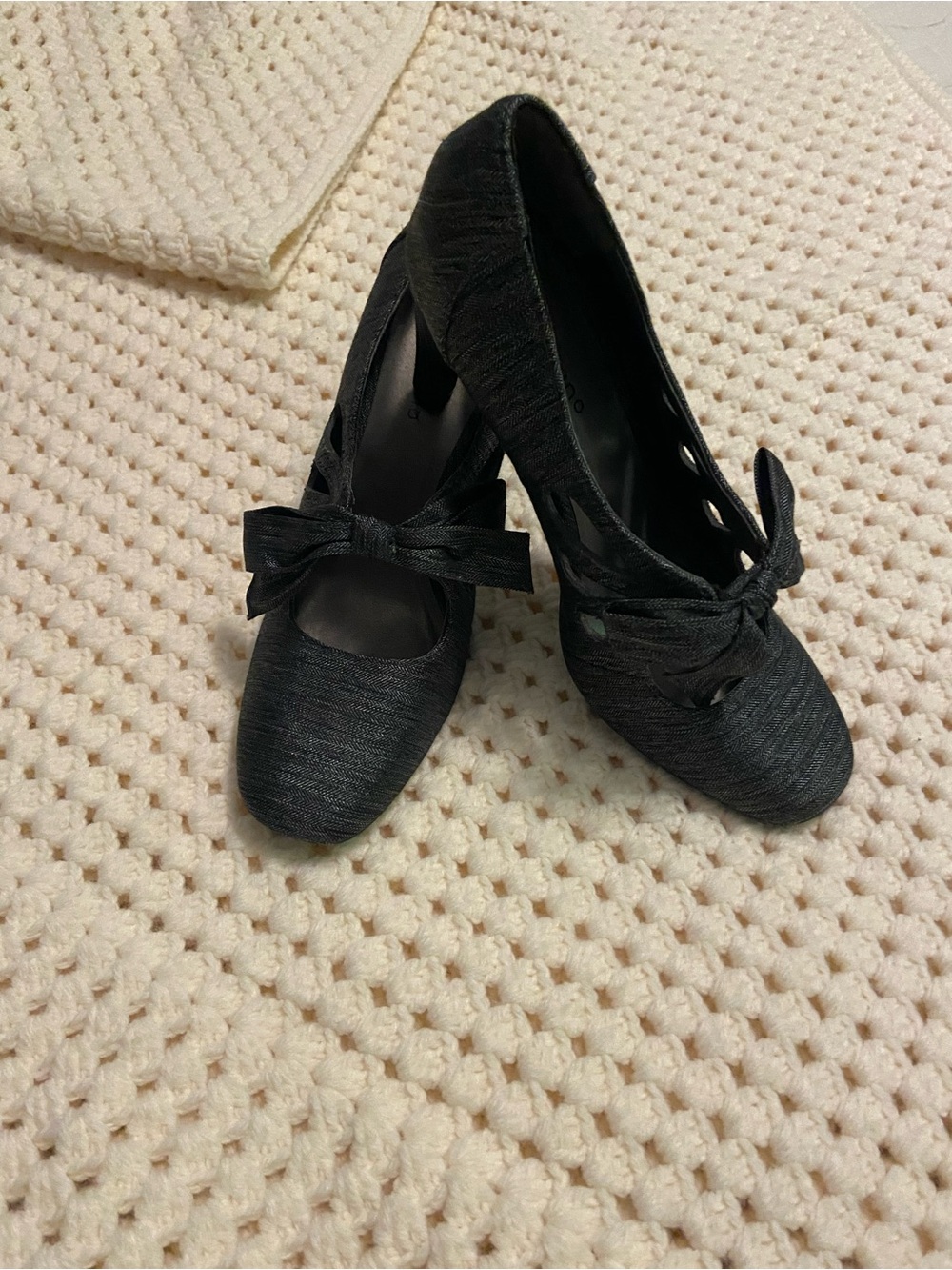 Ann Marino Black Bow Accent Women's Heels